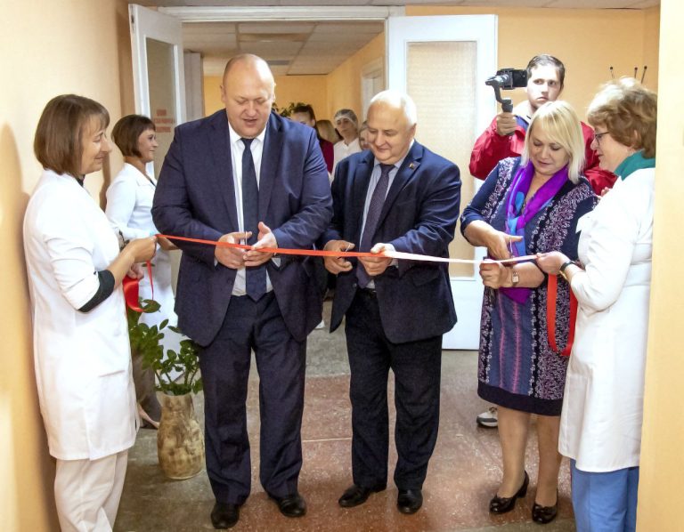 В Дисне Миорского района открыли после ремонта терапевтическое отделение больницы сестринского ухода