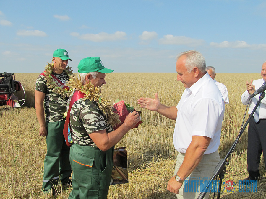 Тысячник из Оршанского района получил ключи от нового комбайна