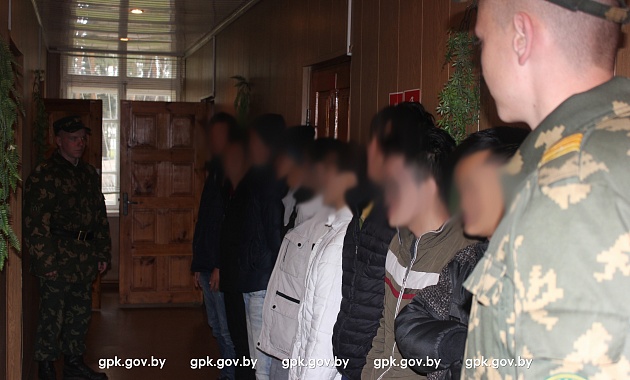 10 нелегальных мигрантов из Вьетнама задержаны в Поставском районе