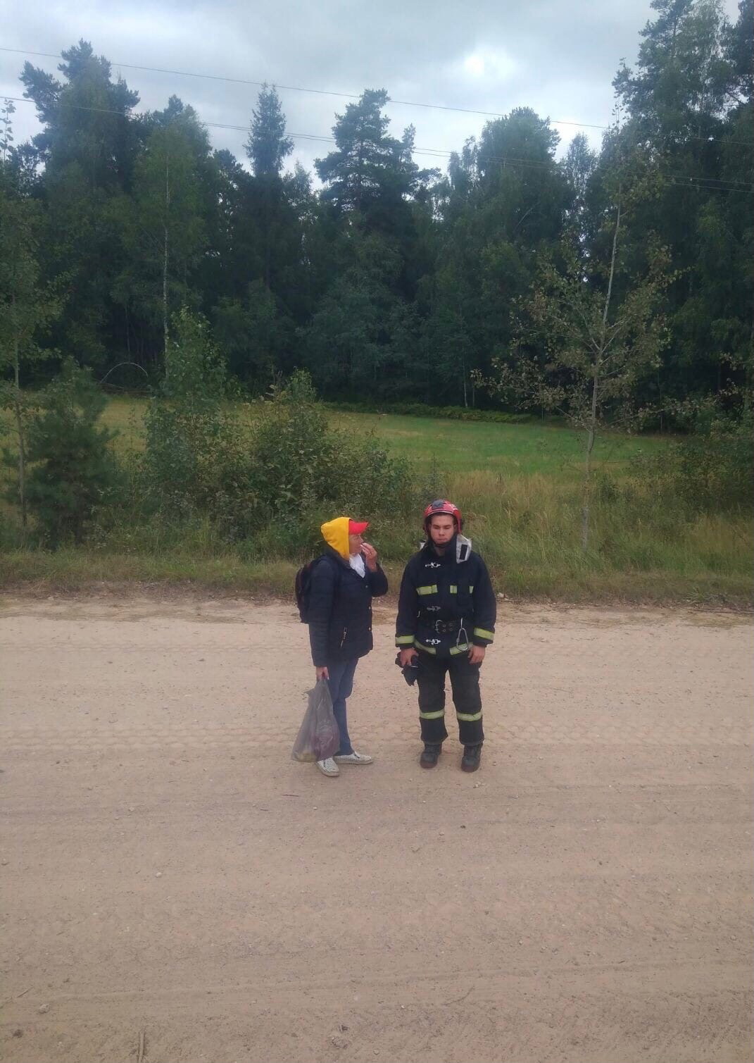 Сотрудники МЧС помогли пенсионерке, которая заблудилась в лесу в Витебском районе