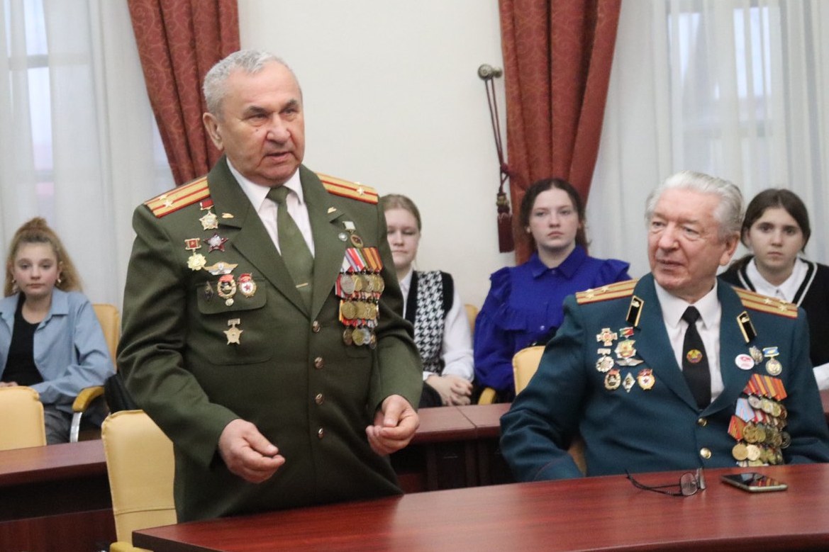 Боевая молодость Сергея Пузикова: служба в Афганистане и руководство разведкой