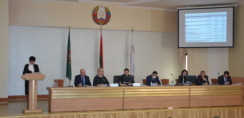 Заместитель министра экономики Анжелика Никитина приняла участие в очередном заседании Бешенковичского райисполкома 
