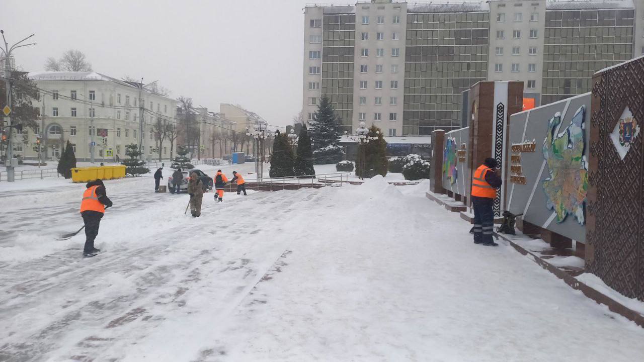 На уборке снега в Витебской области задействовано 525 человек и 171 единица техники