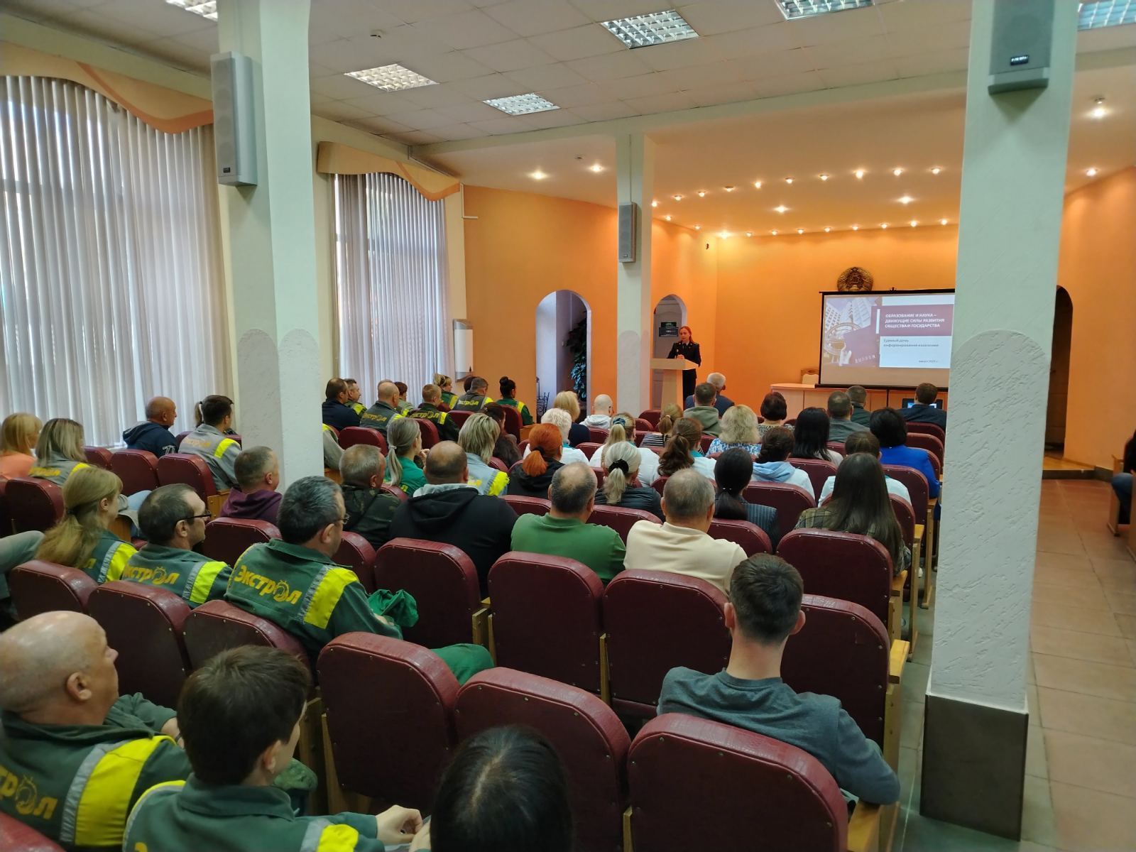 Представитель прокуратуры Витебской области рассказала работникам маслоэкстракционного завода о необходимости соблюдать цифровую гигиену в интернете 