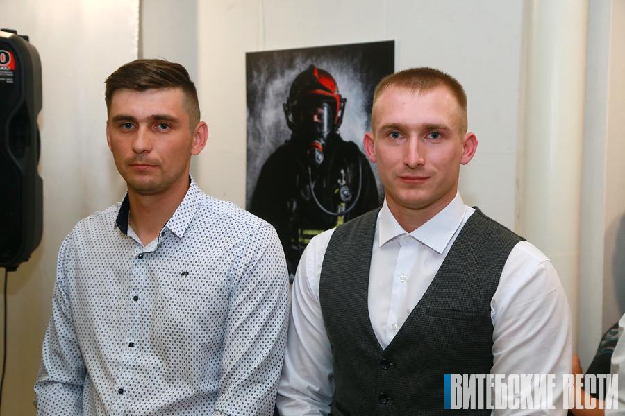 Спасатели ПАСО «Витязь» представили в витебской ратуше выставку фотопортретов огнеборцев No Fear