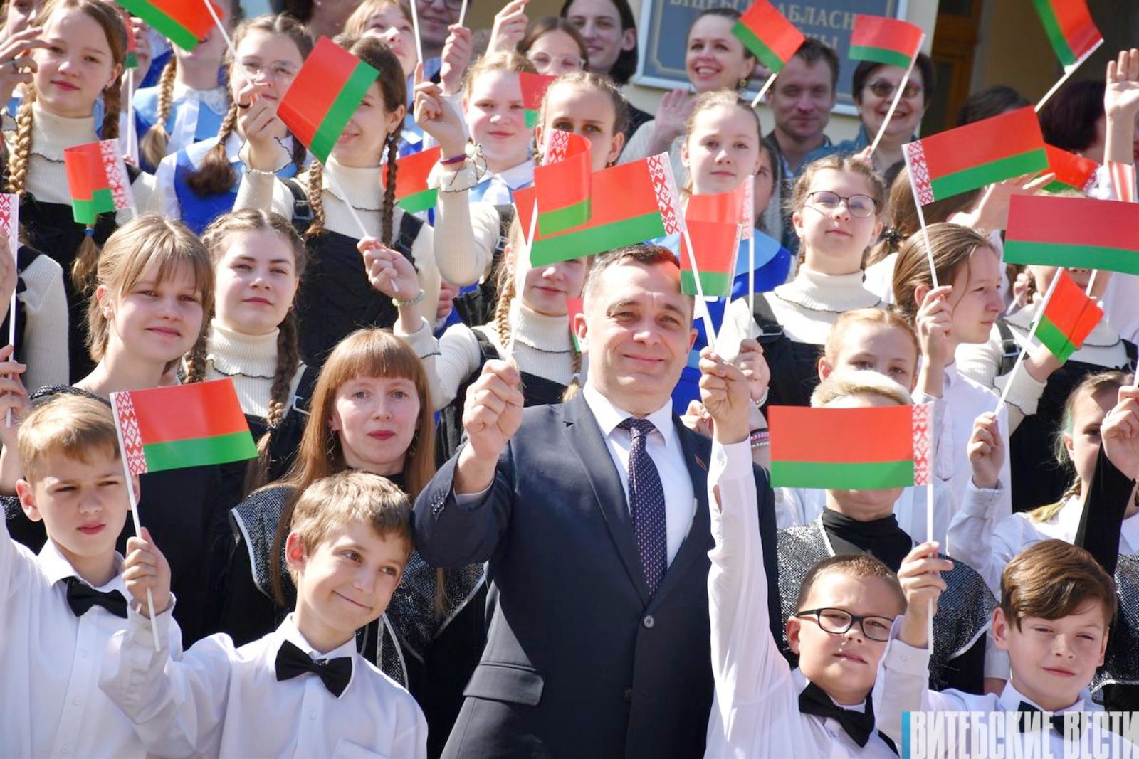 Руководство Витебской области поздравляет жителей региона с Днём Независимости Республики Беларусь