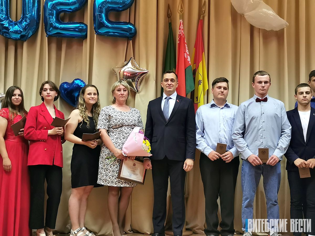 Александр Субботин вручил дипломы выпускникам Городокского аграрно-технического колледжа