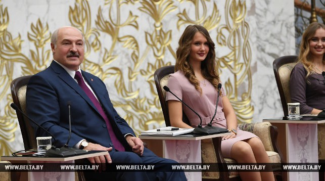 «Мы беседовали с Президентом о БРСМ, поднимали проблемные вопросы». Витебская молодежь о встрече с Лукашенко на праздновании юбилея ВЛКСМ