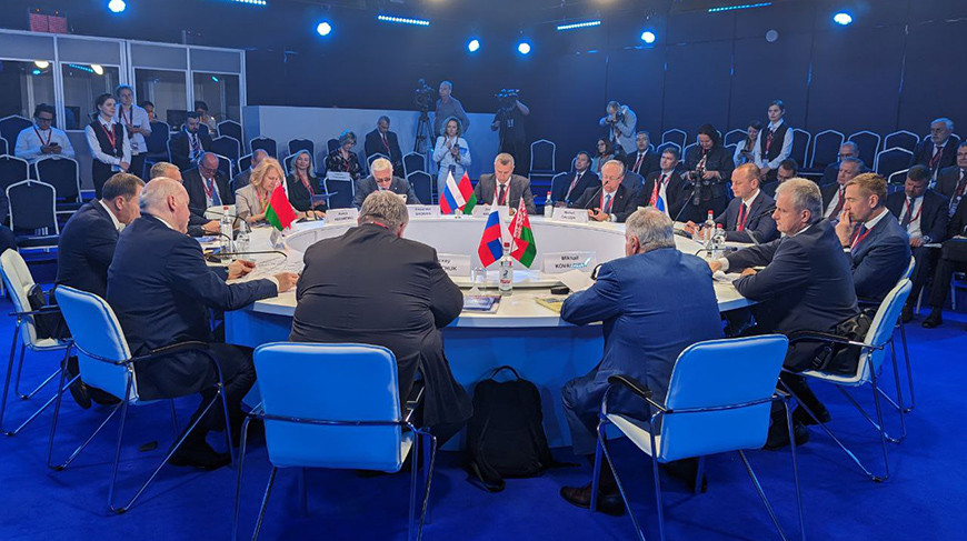 Дмитрий Крутой констатировал рост торговли услугами между Беларусью и Россией