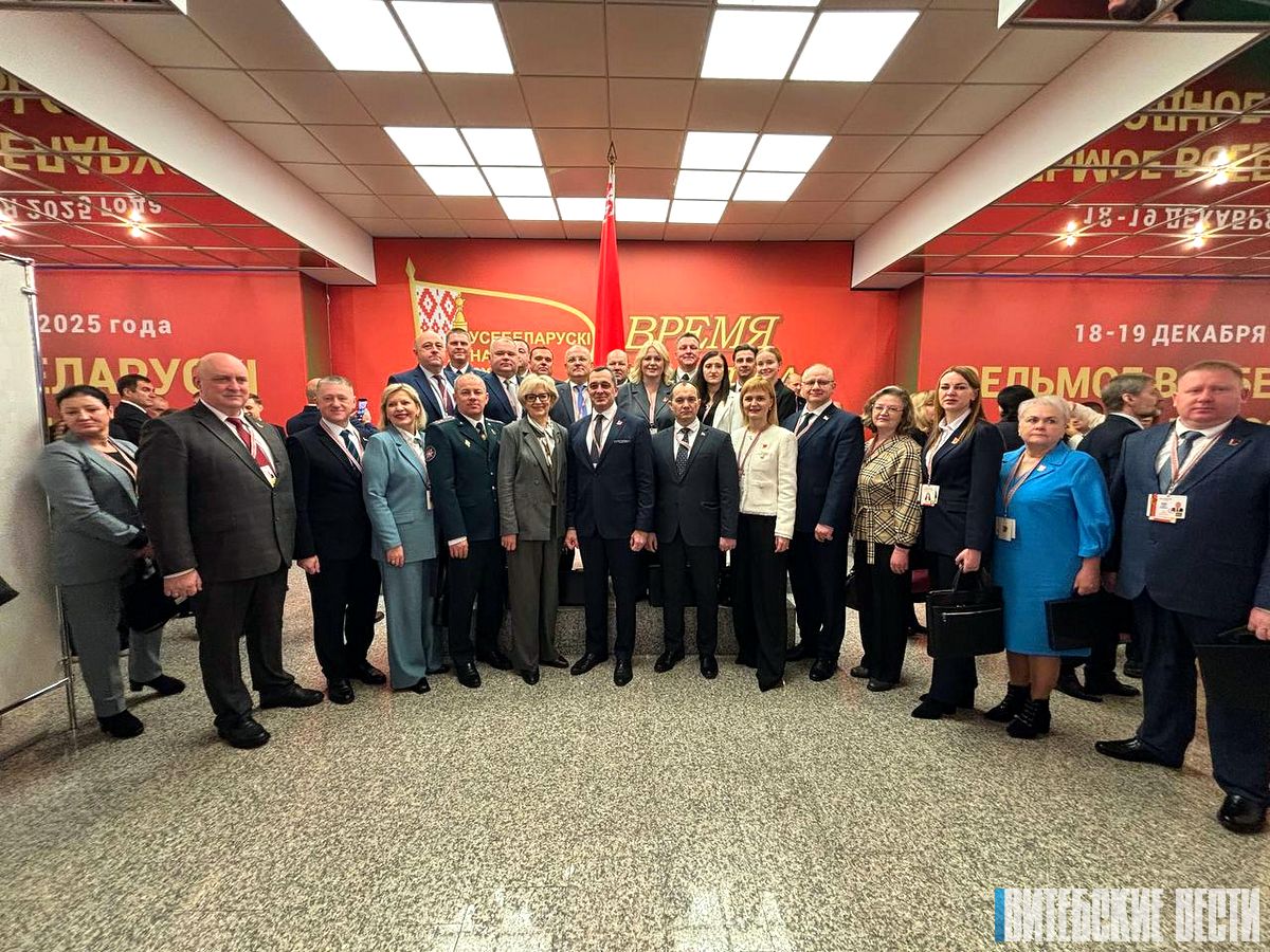 ФОТОФАКТ. Делегация Витебской области прибыла во Дворец Республики для участия во втором дне второго заседания VII ВНС
