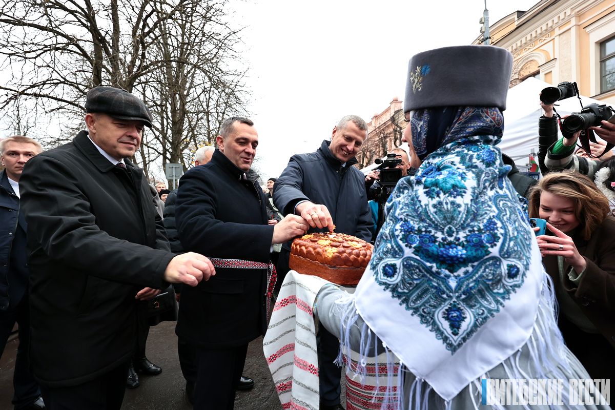 ФОТОФАКТ: Александр Субботин и Игорь Сергеенко посетили подворья Витебской области в рамках областного фестиваля-ярмарки «Дожинки-2024» в Полоцке