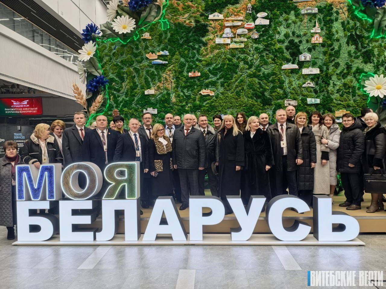 Делегаты ВНС познакомились с республиканской выставкой "Моя Беларусь"