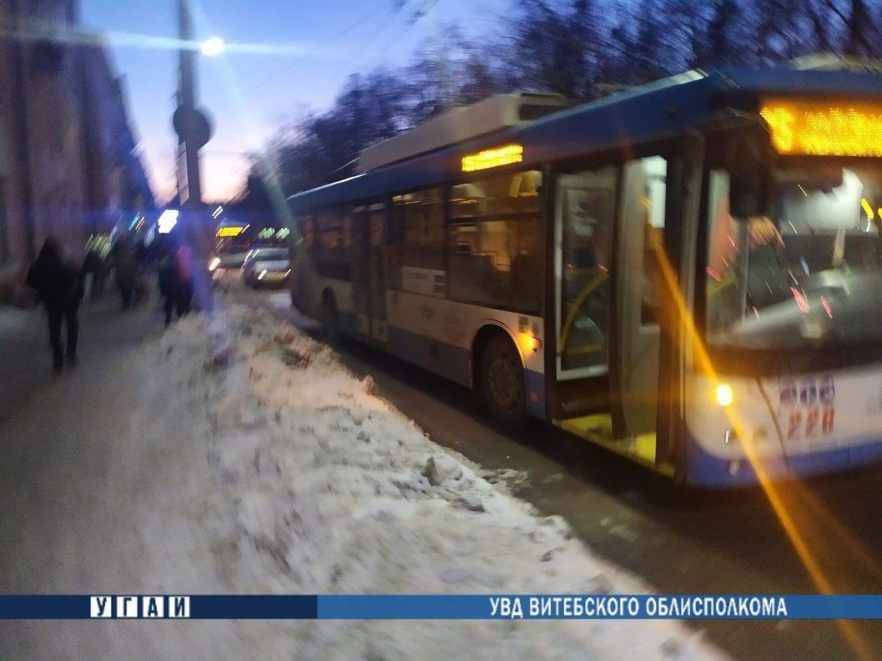 В Витебске молодая женщина попала под троллейбус 