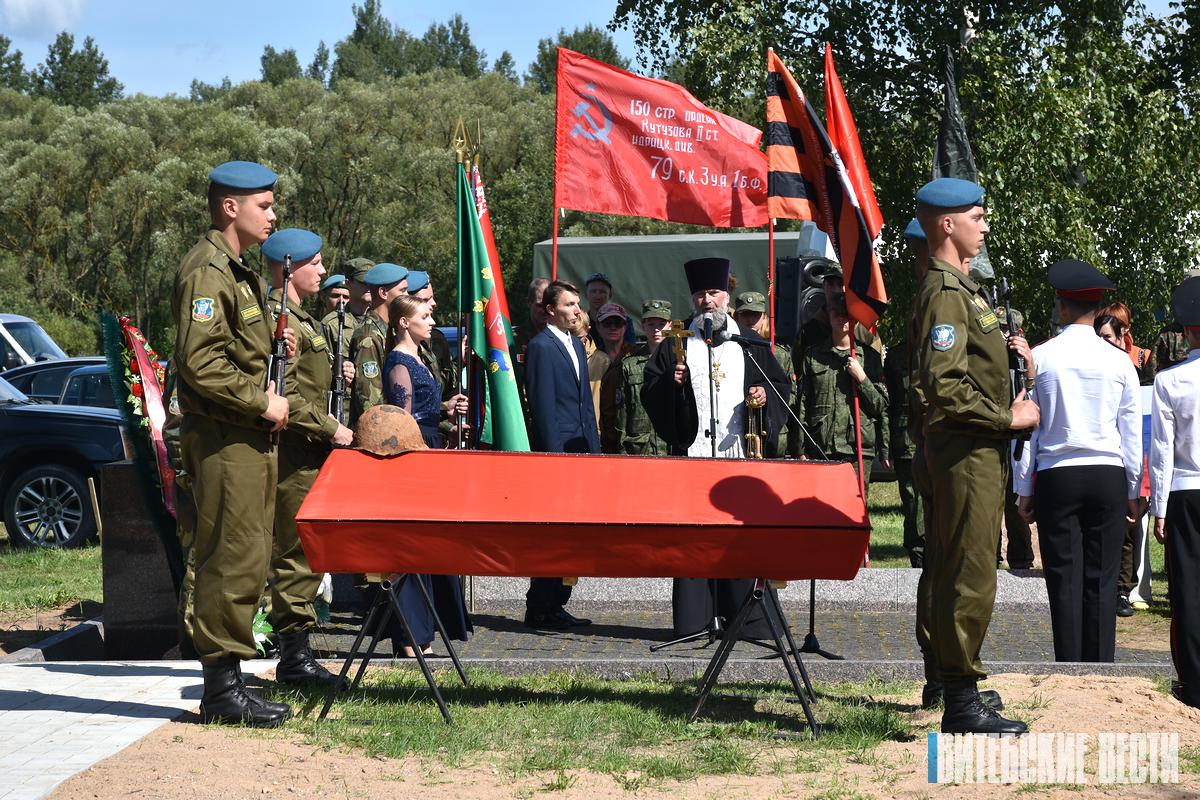 В деревне Новики Витебского района перезахоронили останки семи воинов Красной армии