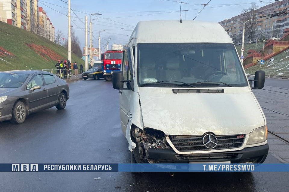 ДТП в Витебске: микроавтобус сбил ребёнка на пешеходном переходе