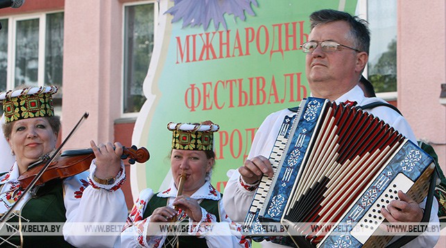 Коллективы семи стран выступят на фестивале "Звіняць цымбалы і гармонік" в Поставах