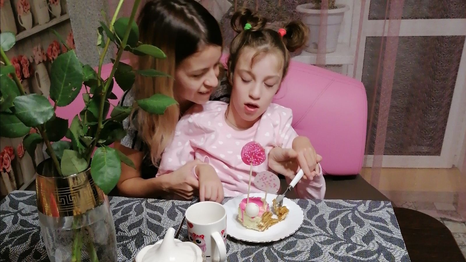 «Не могу носить дочку на руках». Милане из Витебска нужна инвалидная коляска