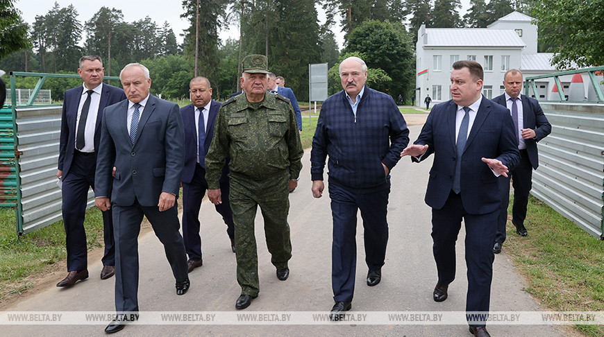 Александр Лукашенко сегодня в Оршанском районе посещает предприятия ВПК