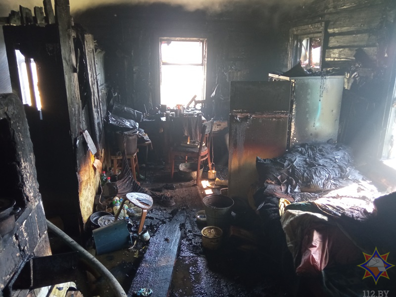 На пожаре частного дома в Глубокском районе погиб пенсионер