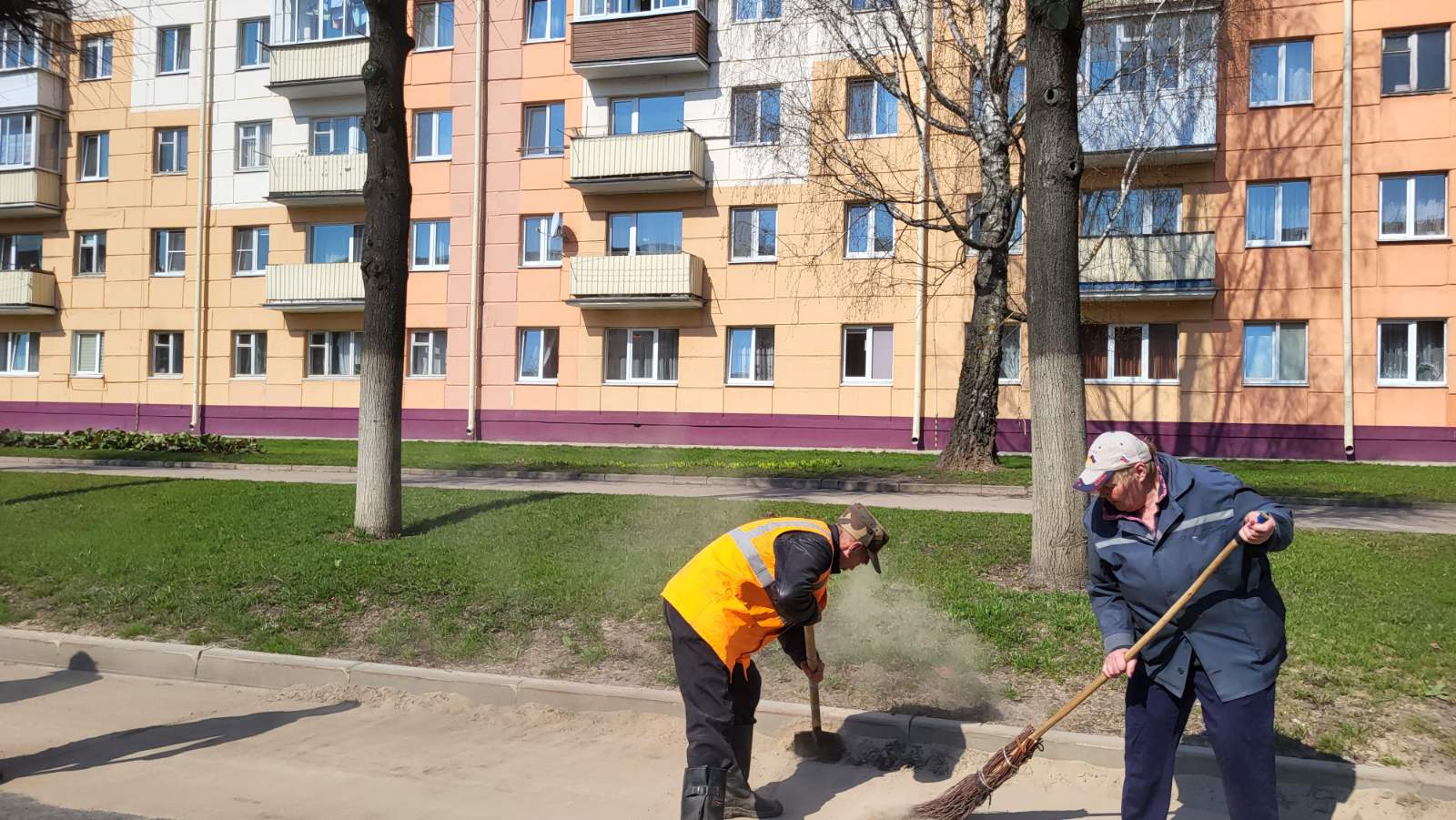 В Оршанском районе приступили к работам по наведению порядка после зимы