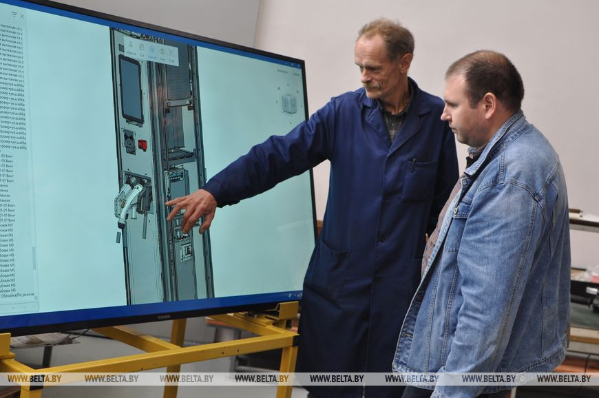 Витебский "Витязь" разработал зарядную станцию для электромобилей под китайский стандарт