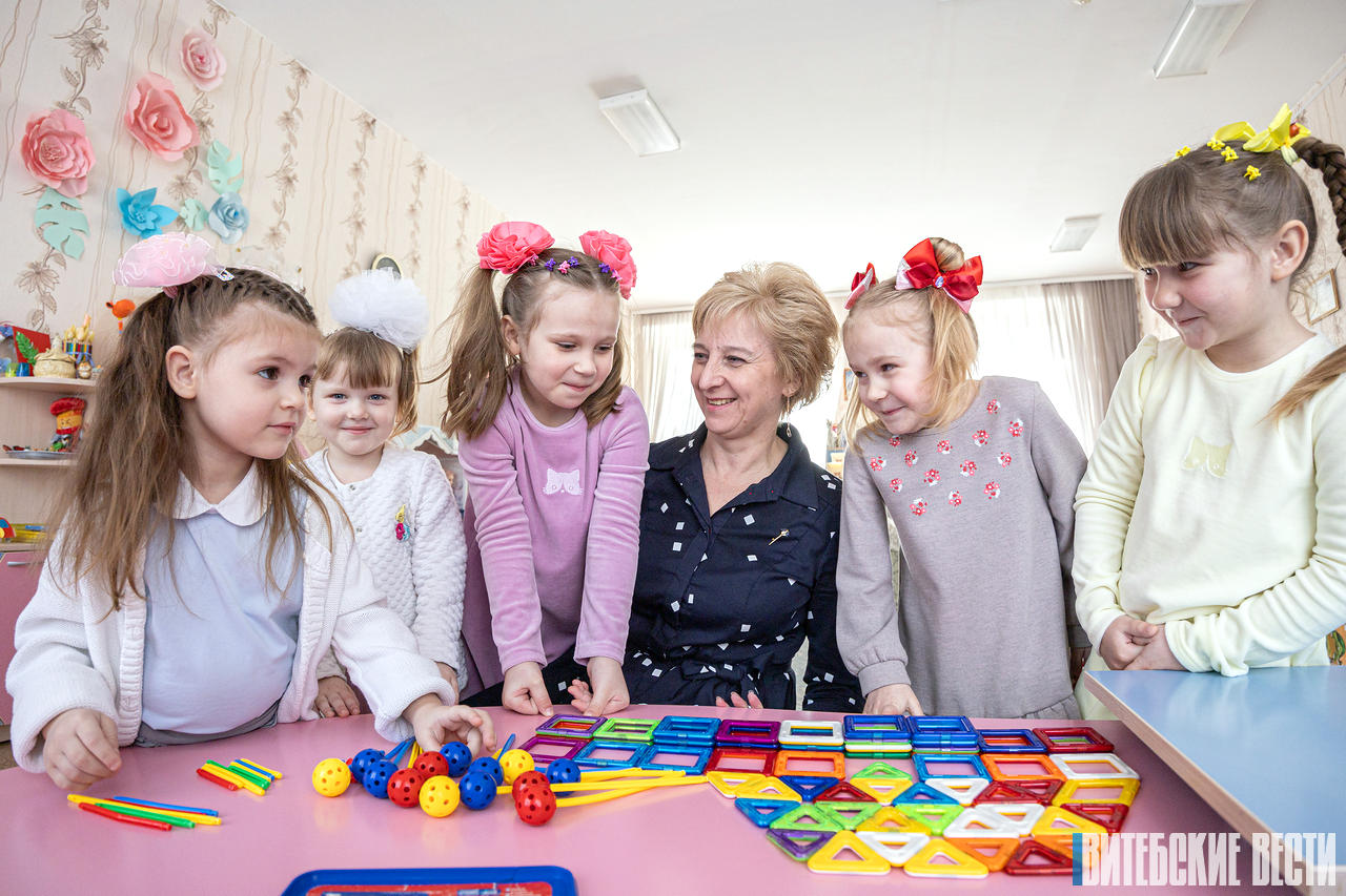 Елена Пушкарёва из Витебска – лауреат конкурса «Женщина года – 2024»: вдохновляющая история матери для 80 детей