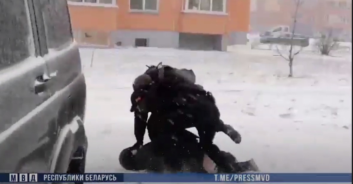 В Витебске задержали черных копателей с арсеналом оружия