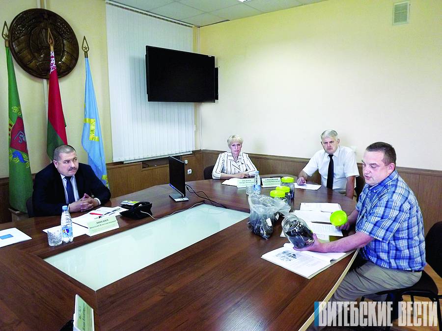 Анатолий Линевич провел в Лиозно «прямую линию» и прием граждан