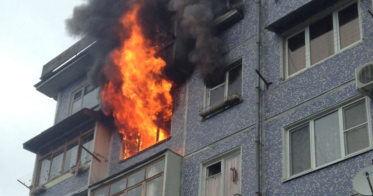 Из-за пожара в многоэтажке в Витебске  эвакуировано 5 человек, двое попало в больницу