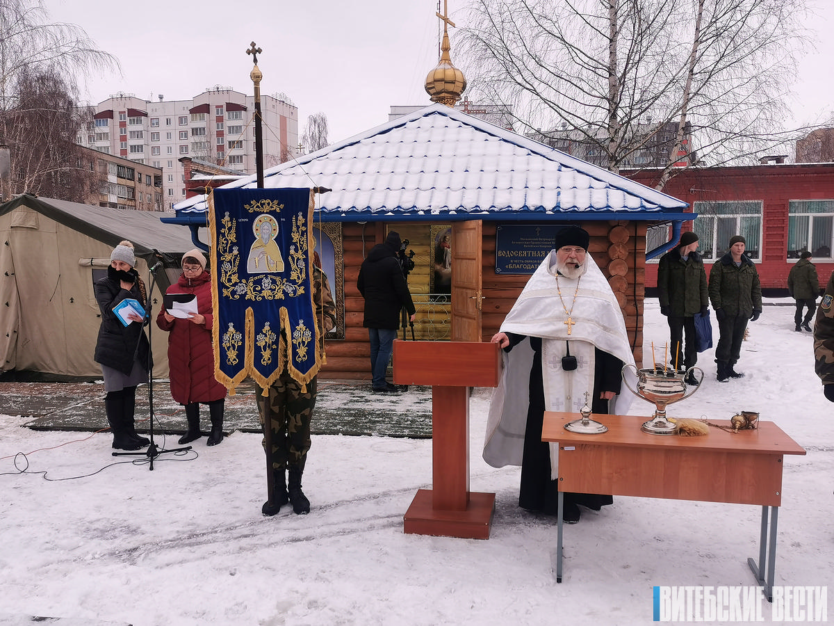 Витебские военнослужащие приняли участие в крещенских купаниях