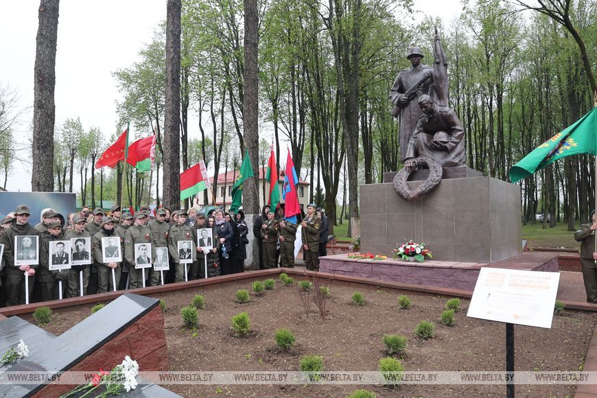 Памятник на братской могиле после реконструкции открыли в Витебском районе