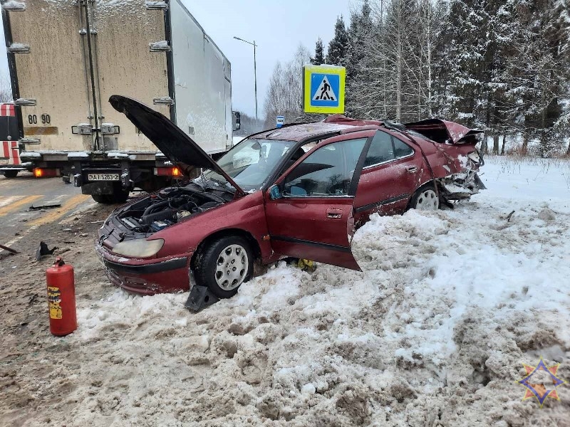 В Полоцком районе легковушка столкнулась с грузовиком 