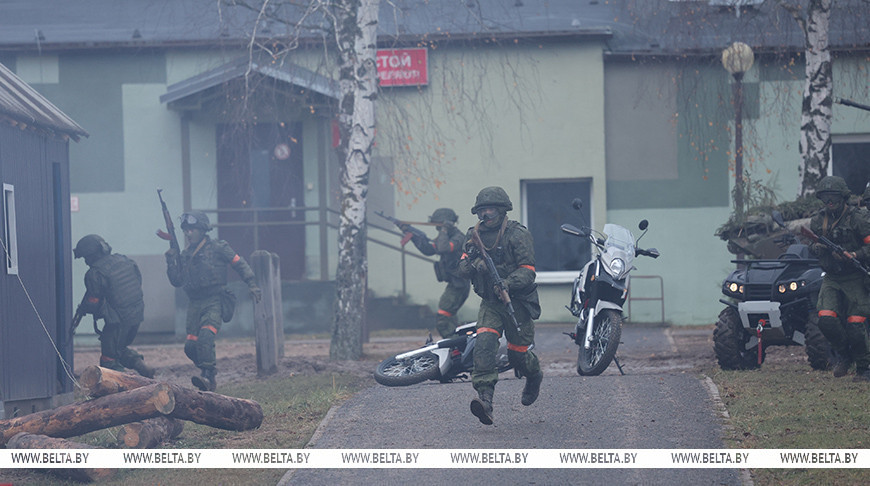 Борьба с дронами и бой в лесу. В Лепельском районе проходит оперативный сбор командного состава ВС