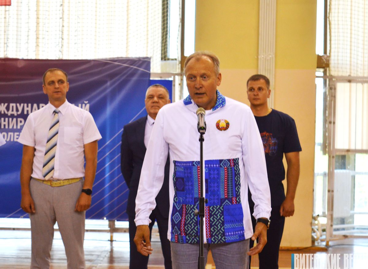 В Витебске стартовал открытый турнир ОАО «МТЗ» по волейболу среди предприятий и организаций Беларуси и России