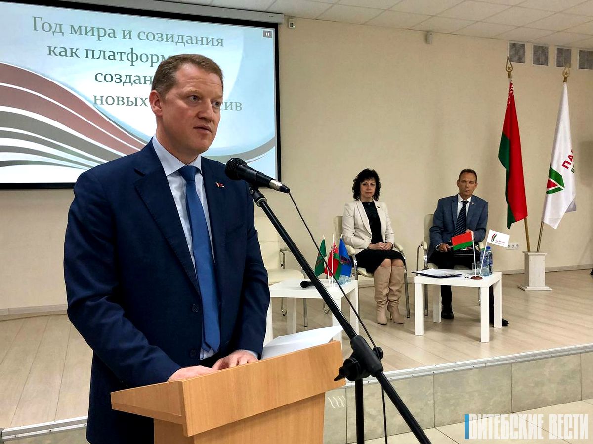 Вопросы партийного строительства и  Единого дня голосования обсуждают на диалоговой площадке в Витебской областной библиотеке