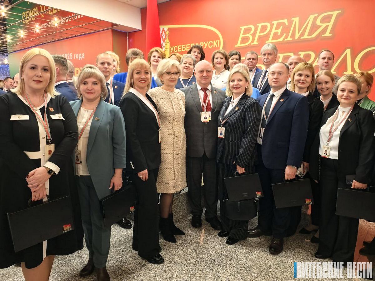 ФОТОФАКТ. Делегация Витебщины во главе с Александром Субботиным прибыла во Дворец Республики