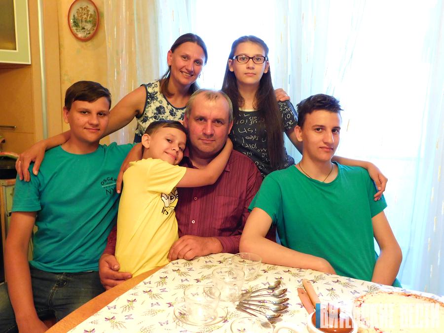 Вучыцца ніколі не позна. Браслаўчанка Ала Пучынская паступіла ў ВНУ адначасова са старэйшым сынам
