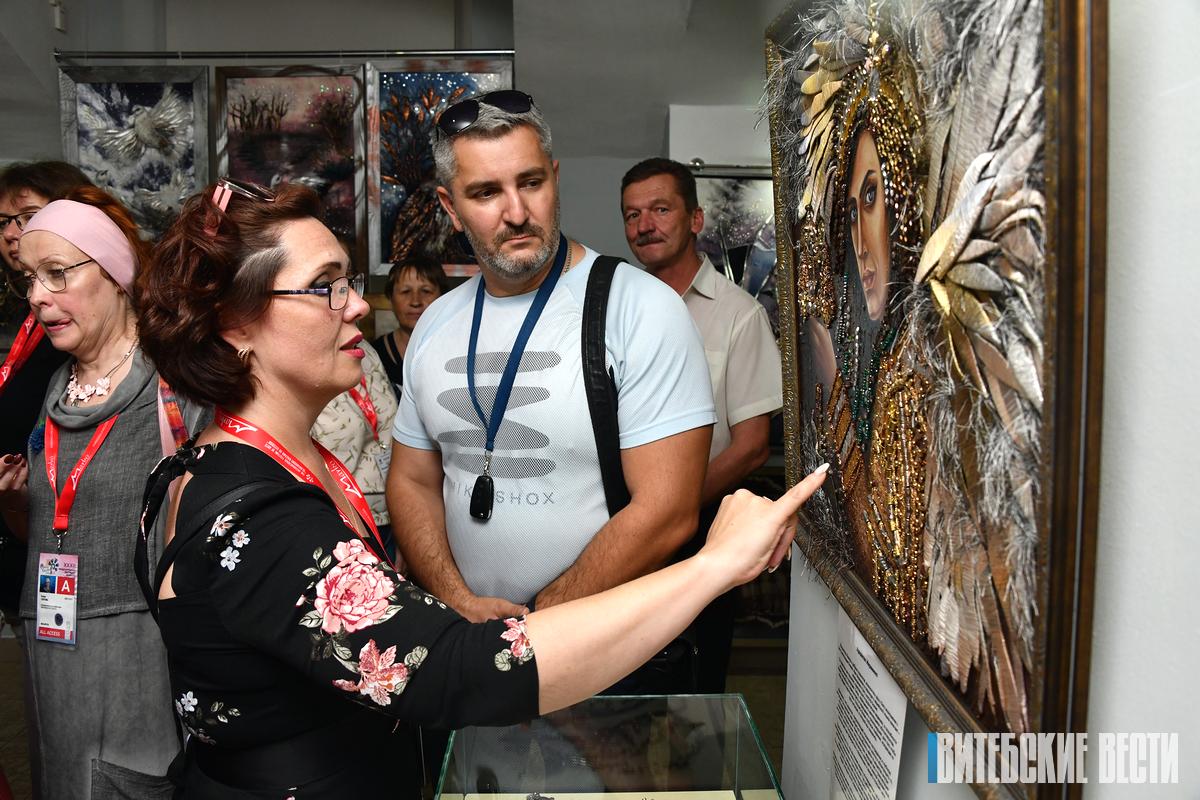 Витебские художники Татьяна и Юрий Руденко представили на "Славянском базаре" персональную выставку