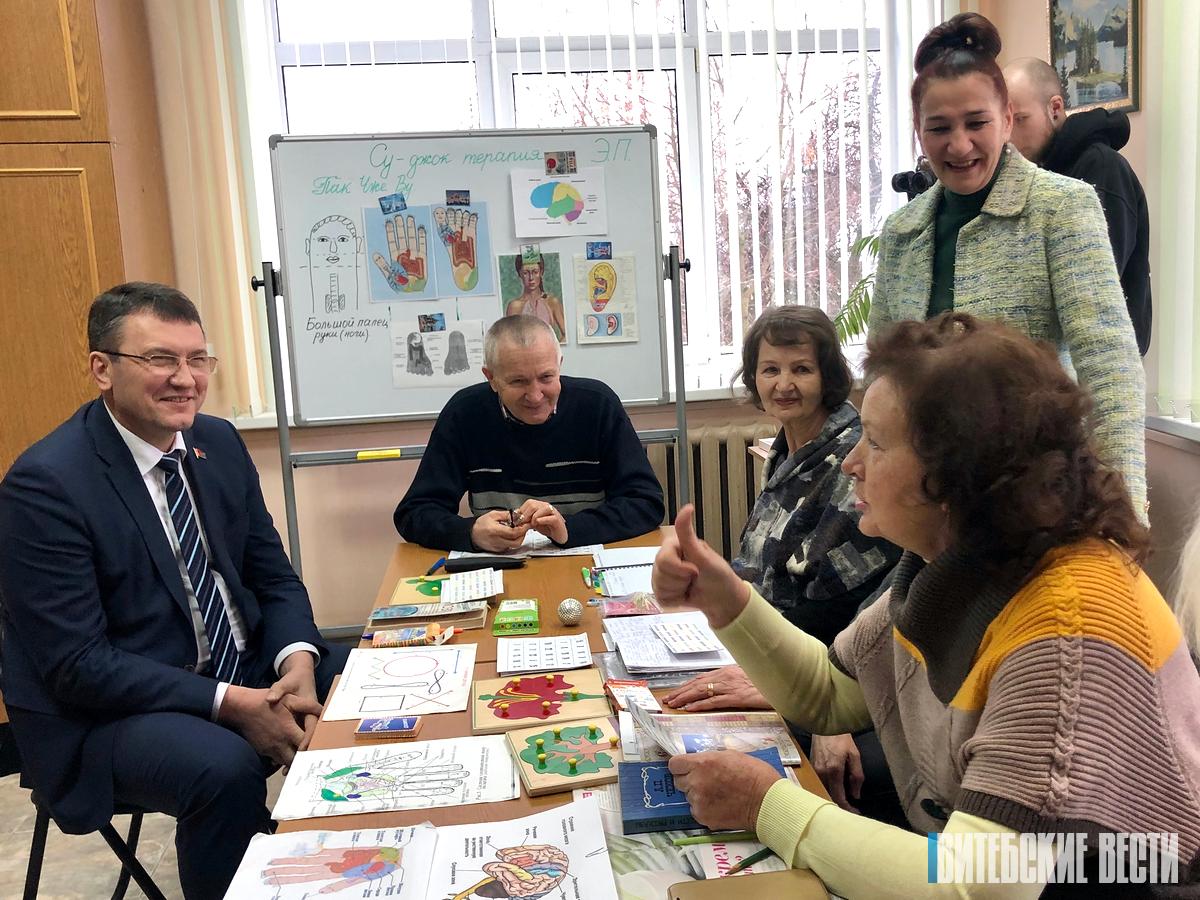 «От всей души»: Константин Шульган посетил Территориальный центр социального обслуживания населения Первомайского района Витебска