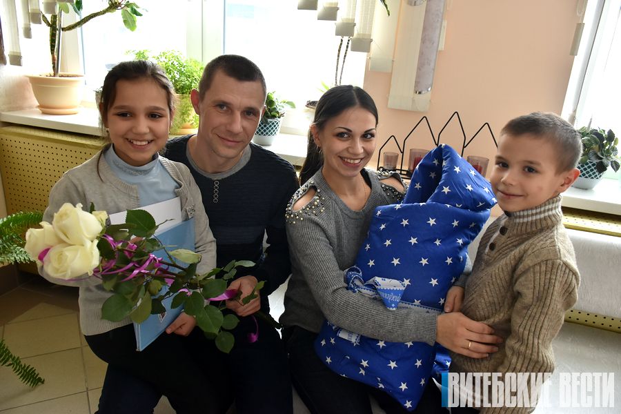 Может ли школьная любовь быть на всю жизнь, знают супруги Фроловы из Витебска, у которых родился шестой ребенок