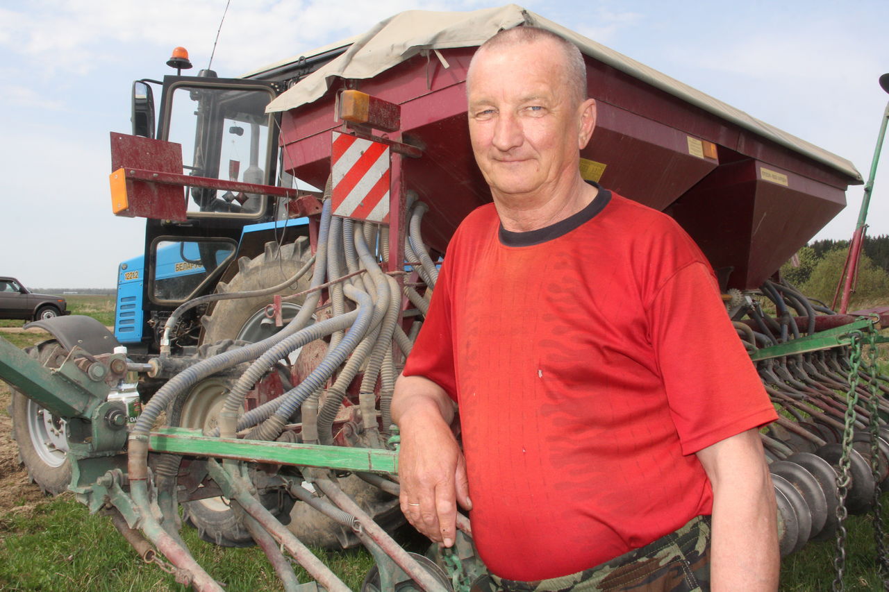 «Працую як шчыры беларус»: механізатар з Шаркаўшчынскага раёна – прыклад адданасці зямлі