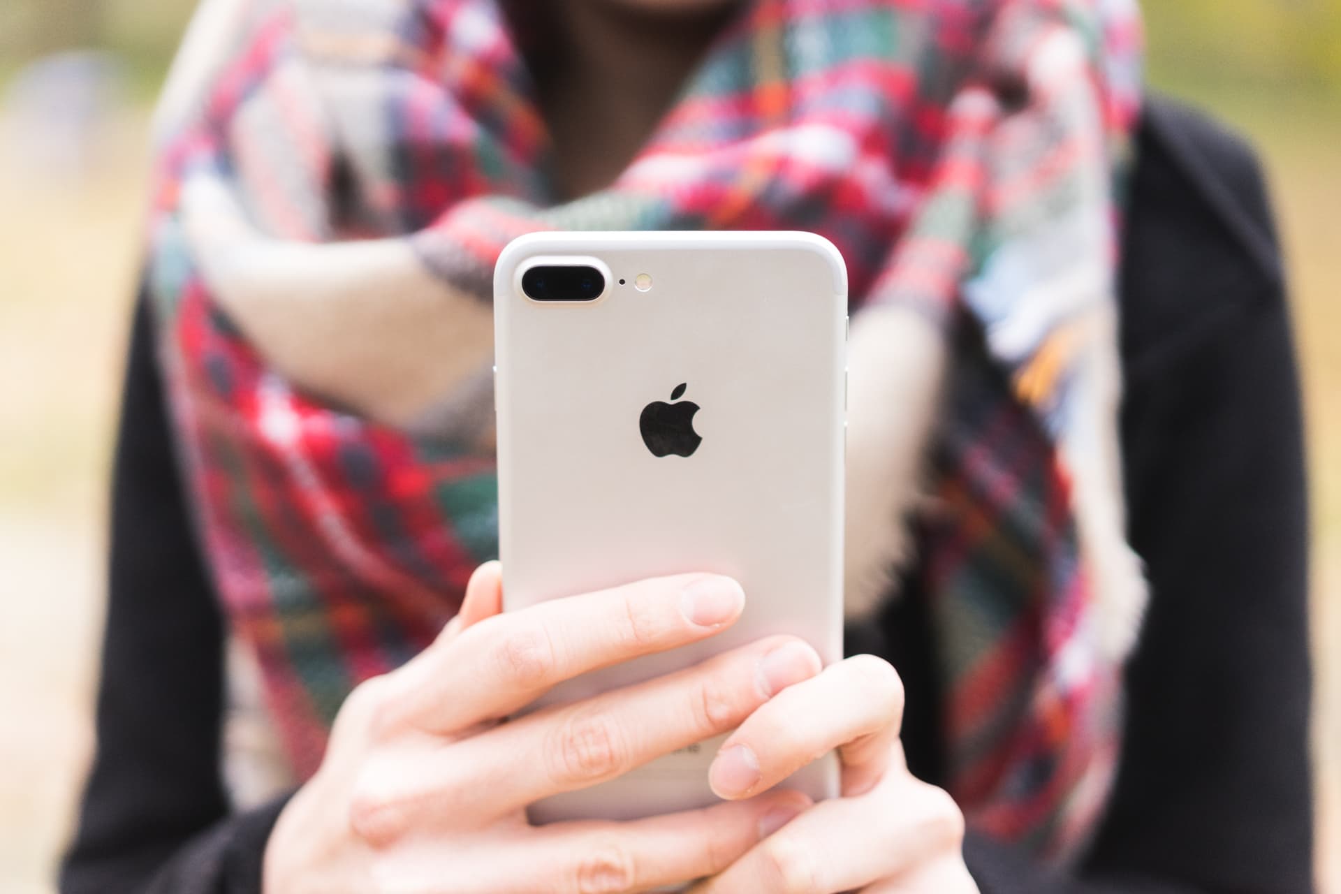 Витебчанку, подобравшую в ночном клубе чужой iPhone, обвиняют в краже