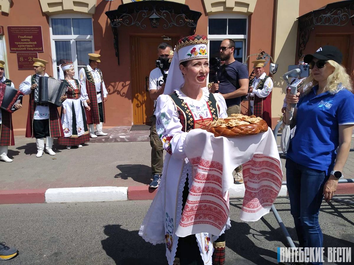 Первый день фестиваля «Вытокі» в Глубоком начался с пресс-тура