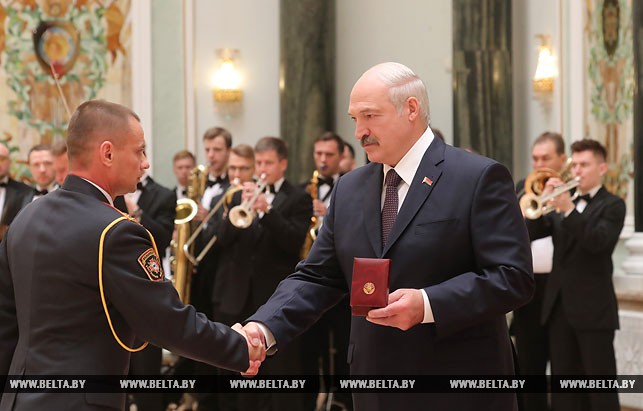 Лукашенко вручил госнаграды в преддверии Дня независимости