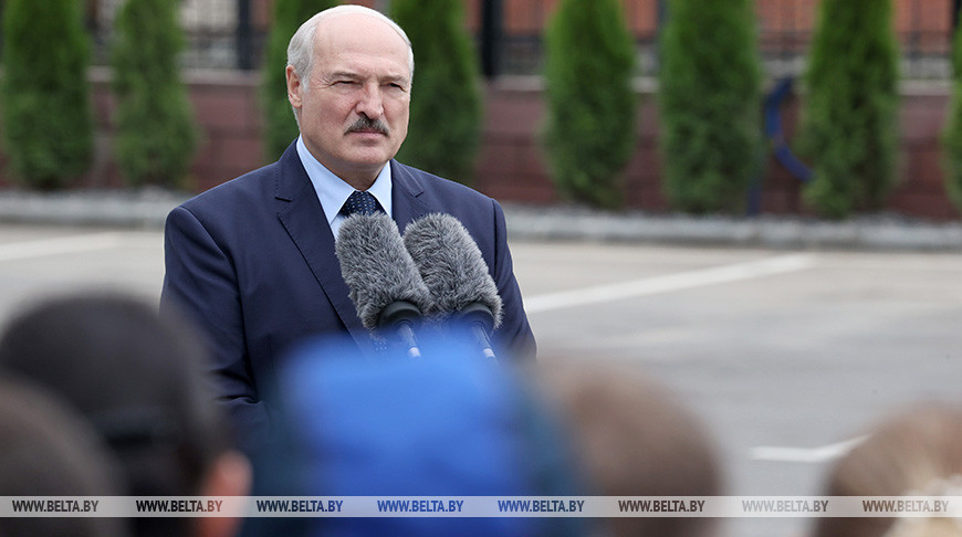 Лукашенко: за границей должны подумать, во что может превратиться Европа, если в Беларуси полыхнет
