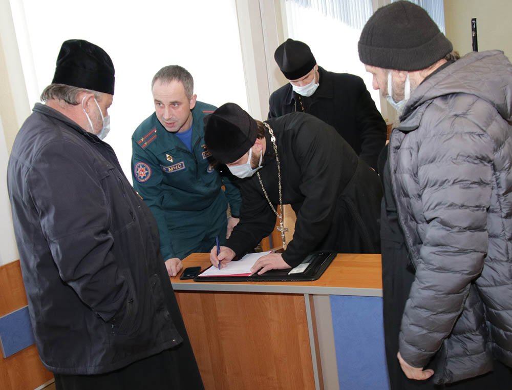Сотрудничество духовенства, учреждений образования и социальной службы обсудили в Миорском райисполкоме