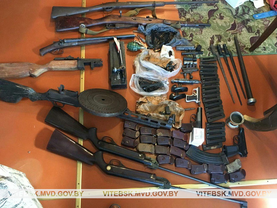 У жителя Орши изъяли арсенал боевого оружия