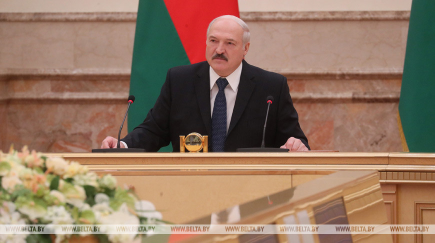 У Лукашенко обсудили первоочередные меры по обеспечению устойчивой работы экономики и социальной сферы