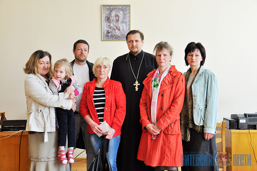 Акция «Белый цветок» в Витебске помогла семьям, воспитывающим детей с особенностями развития 
