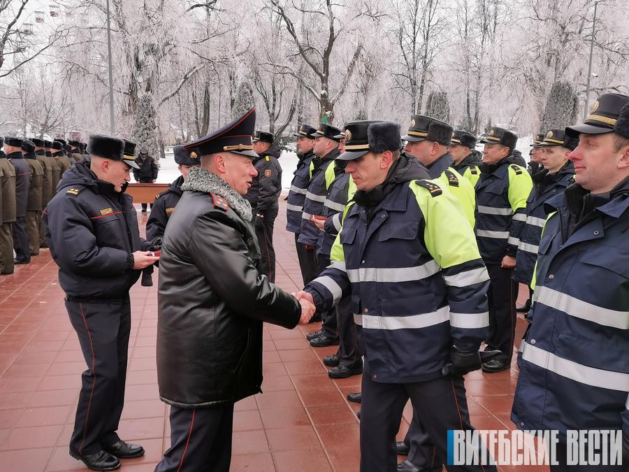В Витебске за отличную службу по охране общественного порядка наградили около 200 сотрудников УВД облисполкома